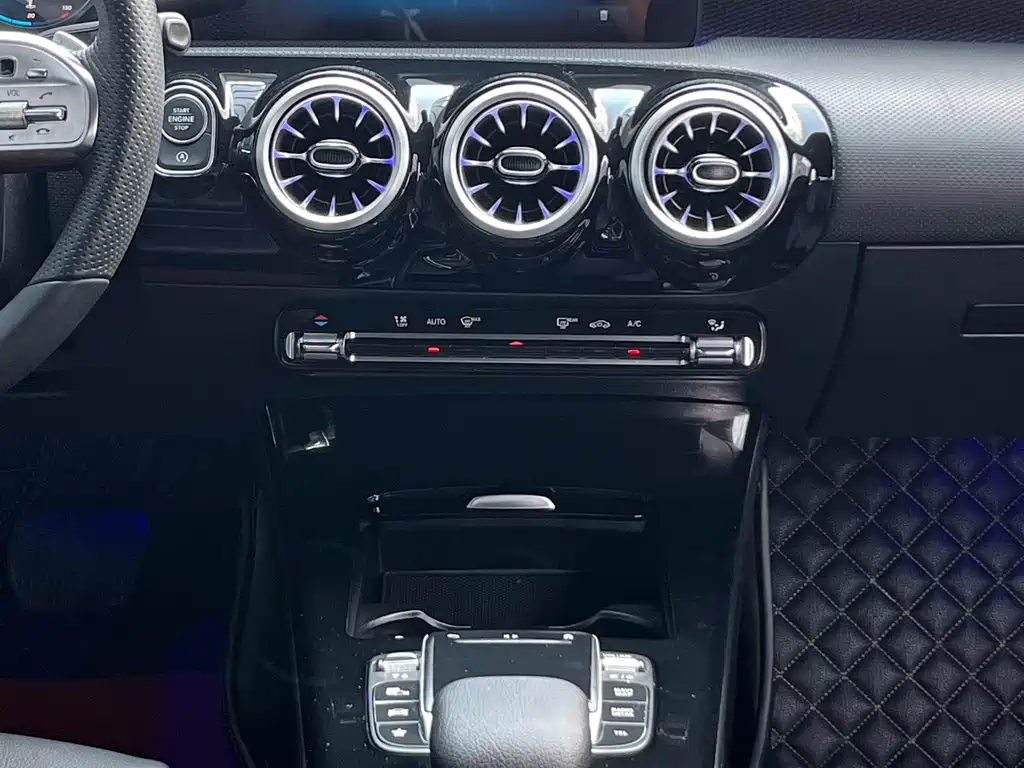 Mercedes-Benz A-Class 2022 — фото 13