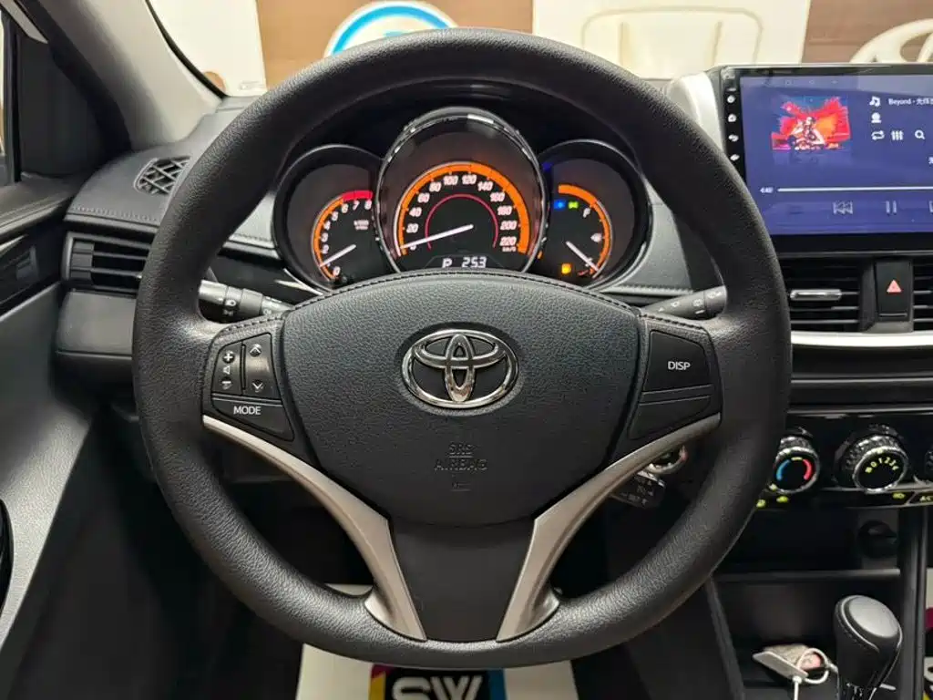 Toyota Yaris L 2022 — фото 11
