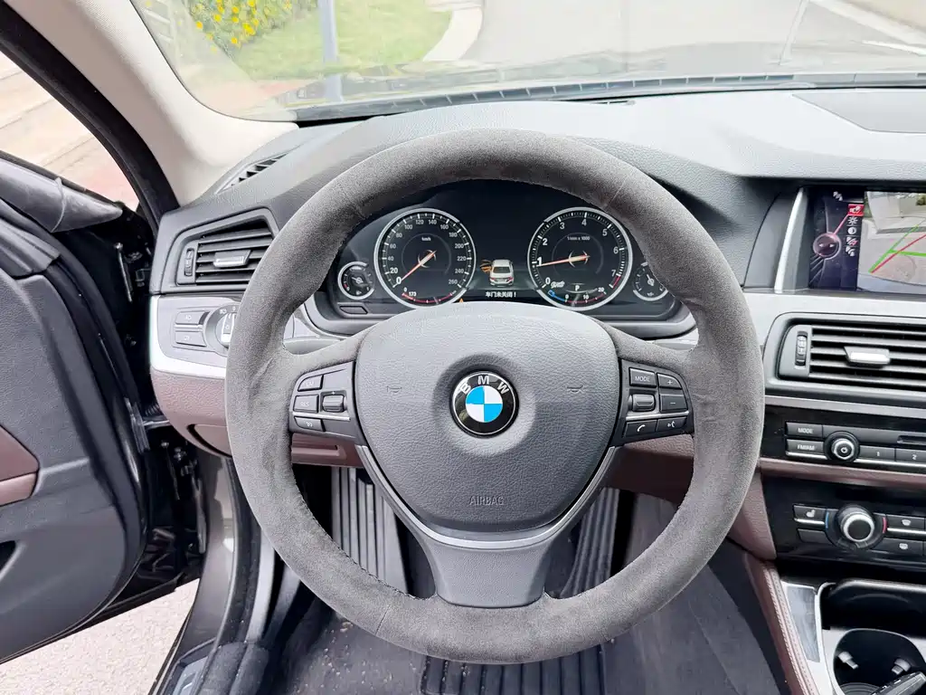 BMW 5 Series 2016 — фото 10