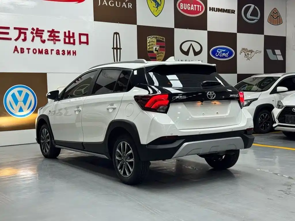 Toyota Yaris L 2022