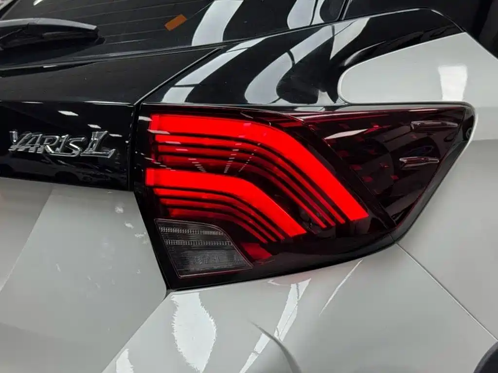 Toyota Yaris L 2022 — фото 20