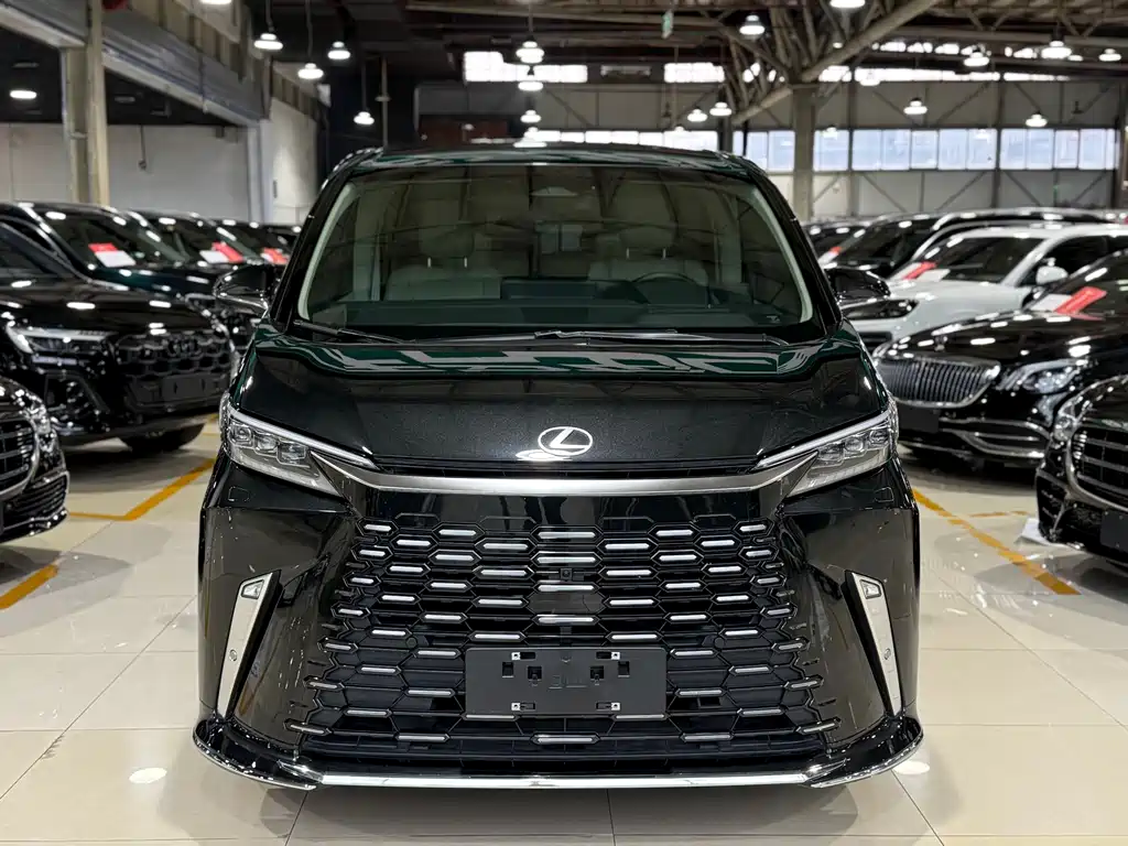 Lexus LM 2024 — фото 2