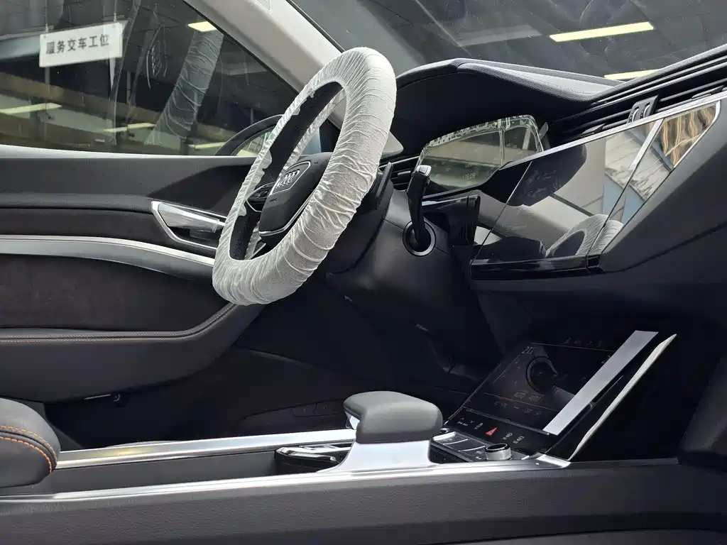 Audi e-tron 2026 — фото 12