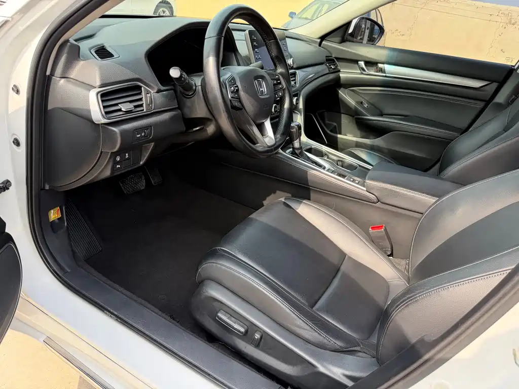 Honda Accord 2018 — фото 12