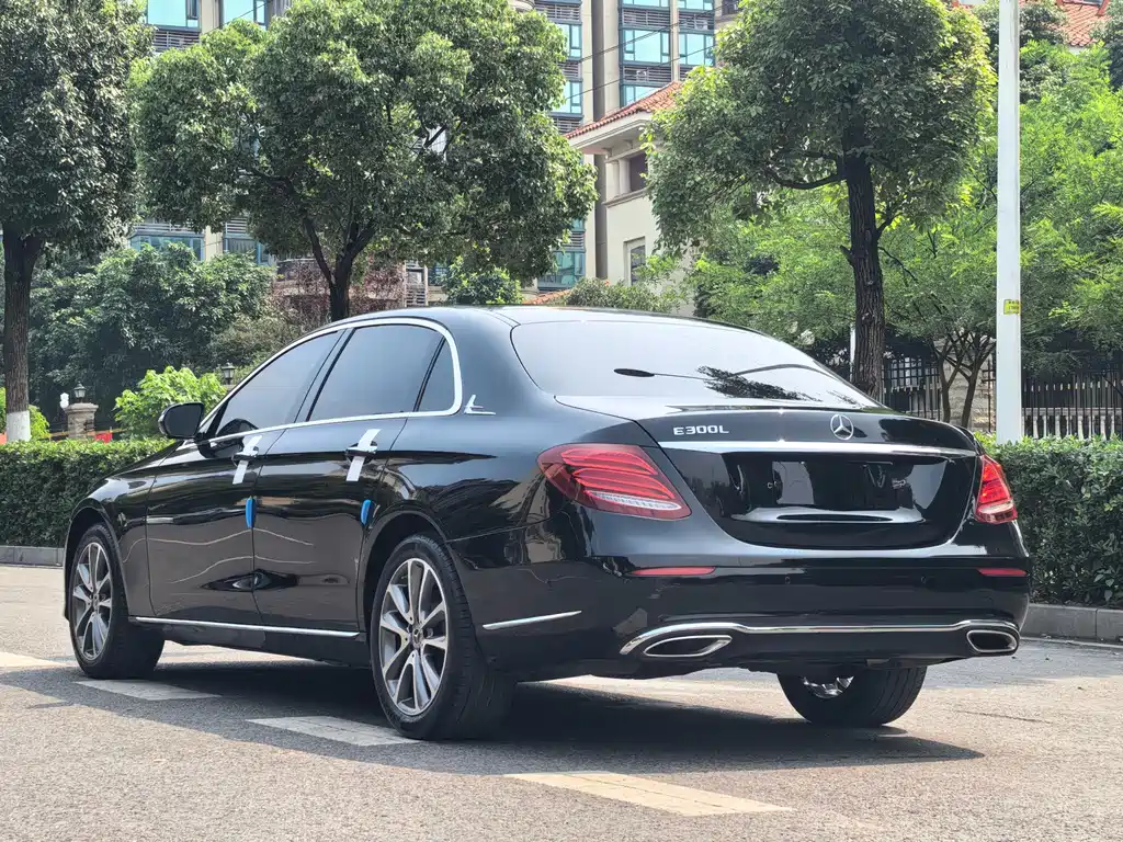 Mercedes-Benz E-Class 2019 — фото 15