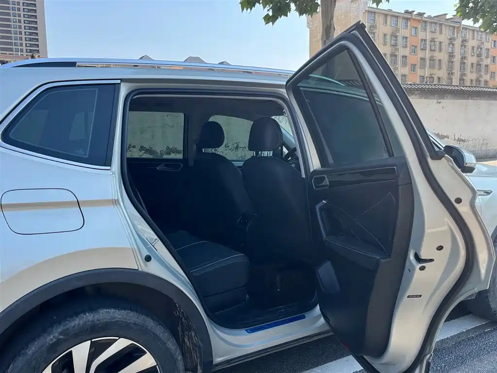 Volkswagen Tiguan L 2023 — фото 13