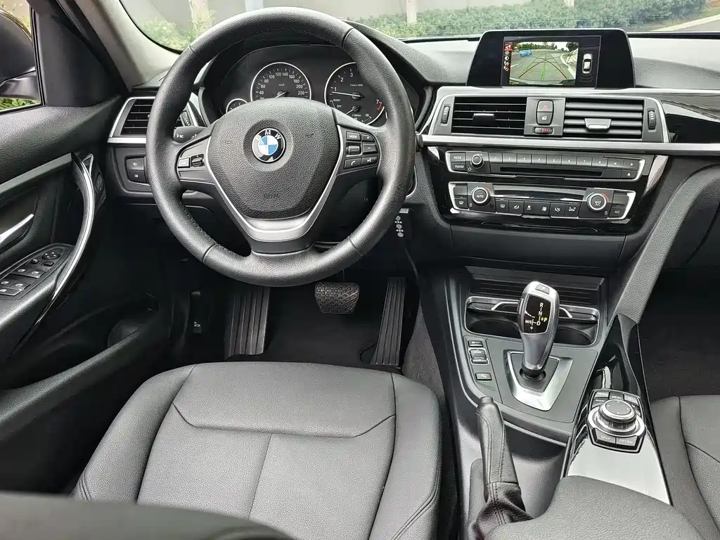 BMW 3 Series 2016 — фото 24