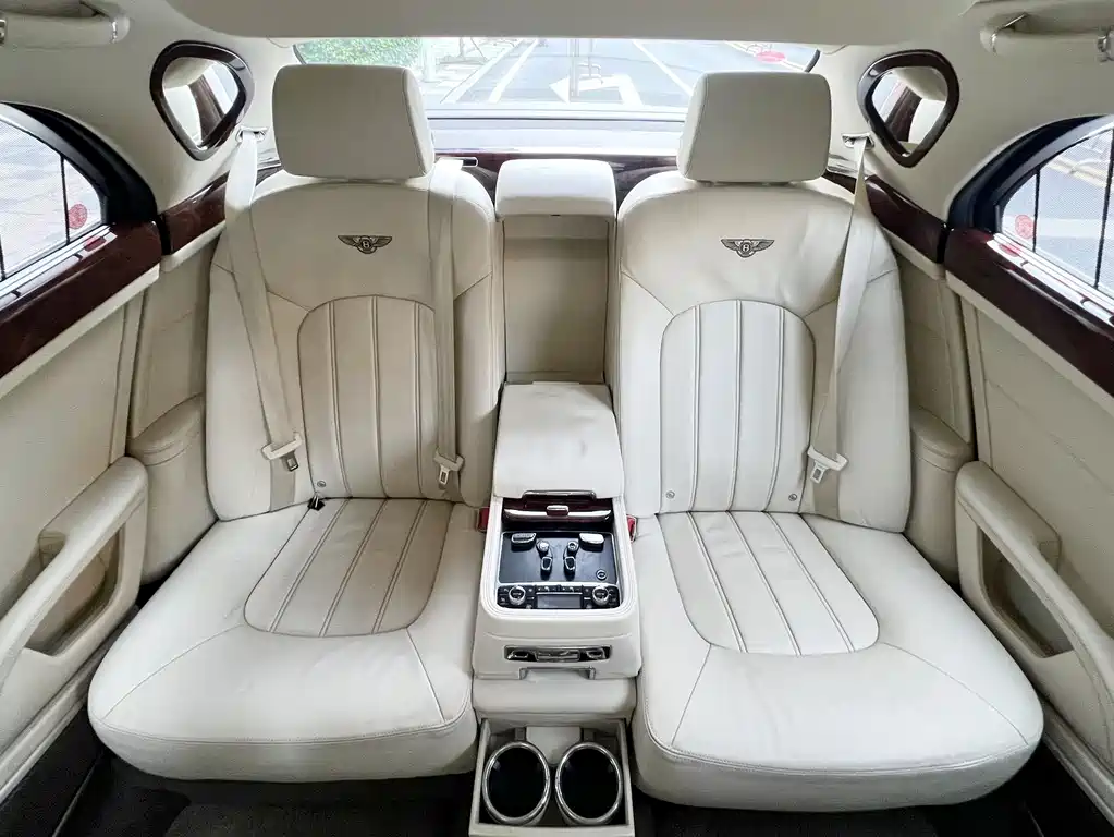 Bentley Mulsanne 2015 — фото 9