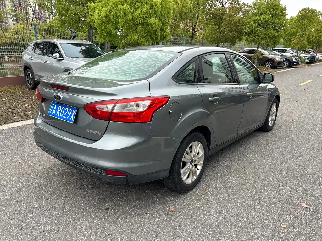Ford Focus 2013 — фото 15
