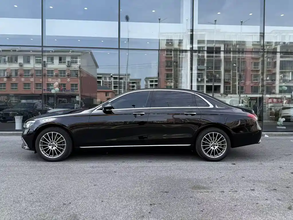 Mercedes-Benz E-Class 2022 — фото 3