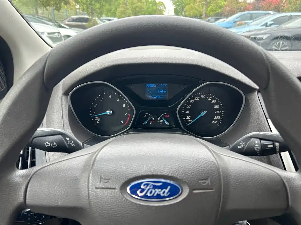 Ford Focus 2013 — фото 10