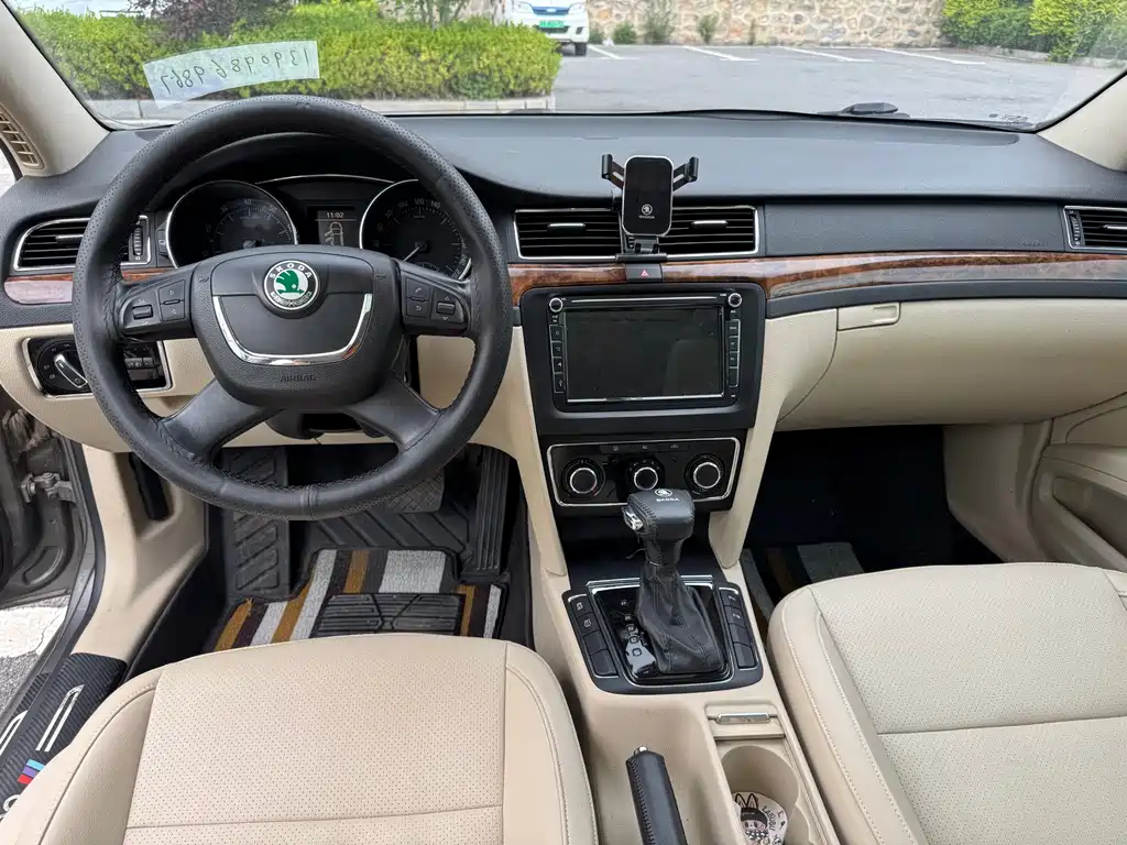 Skoda Superb 2012 — фото 11