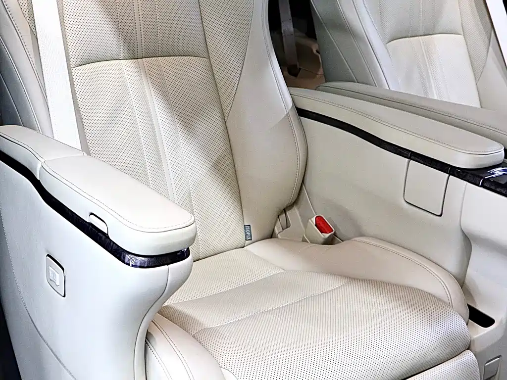 Toyota Alphard 2022 — фото 18