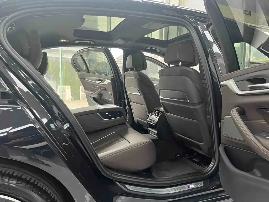 BMW 5 Series 2023 — фото 13