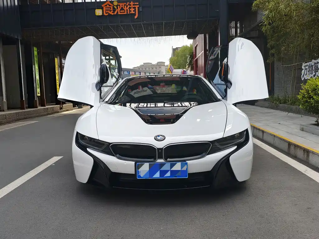 BMW i8 2017 — фото 8
