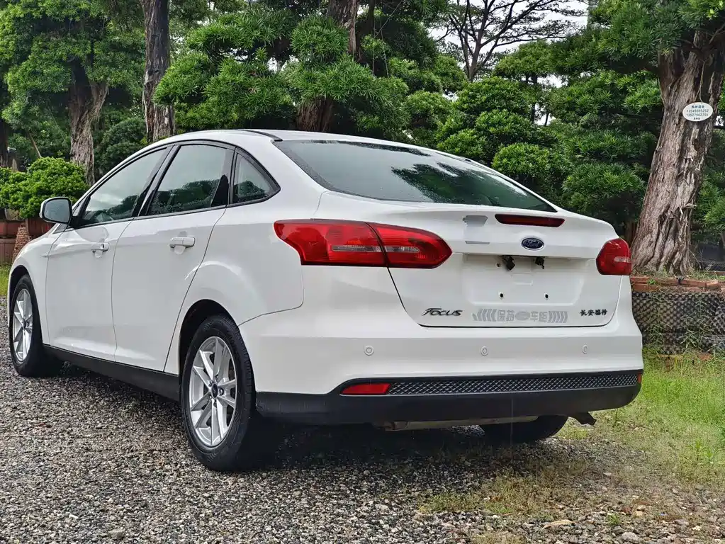 Ford Focus 2016 — фото 12