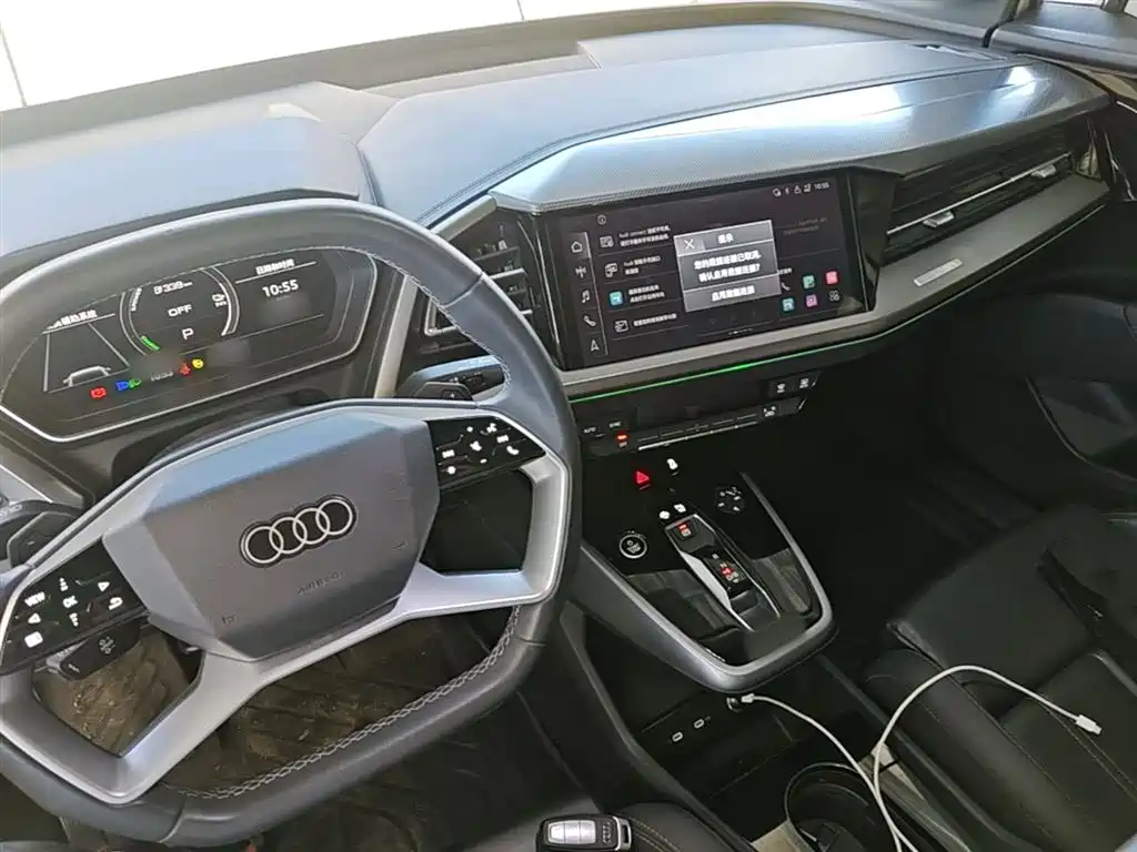 Audi Q4 e-tron 2023 — фото 10