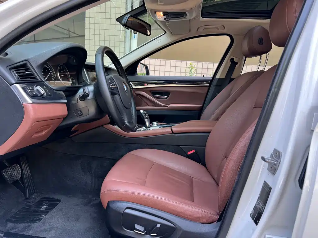 BMW 5 Series 2016 — фото 10