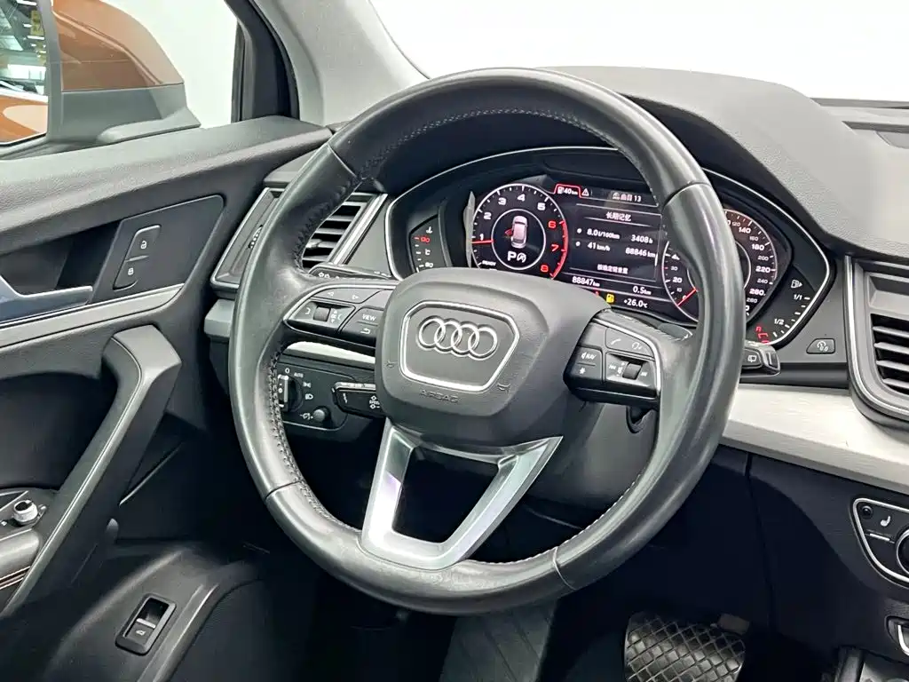 Audi Q5L 2019 — фото 21
