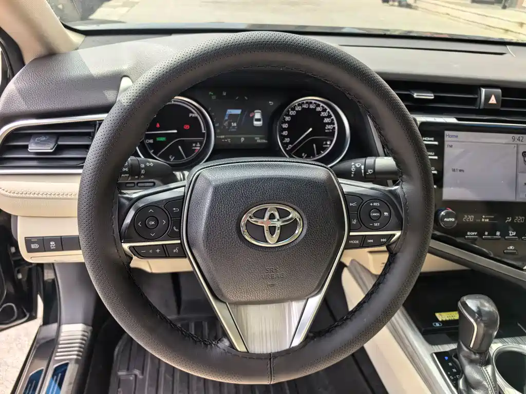 Toyota Camry 2019 — фото 12