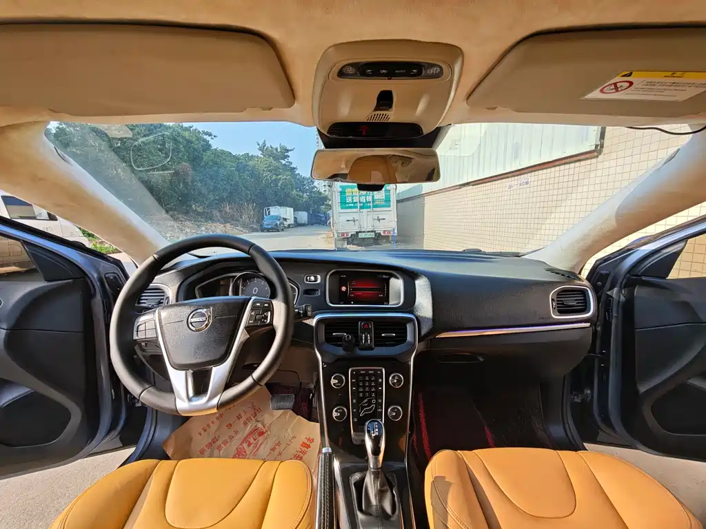 Volvo V40 2018 — фото 10