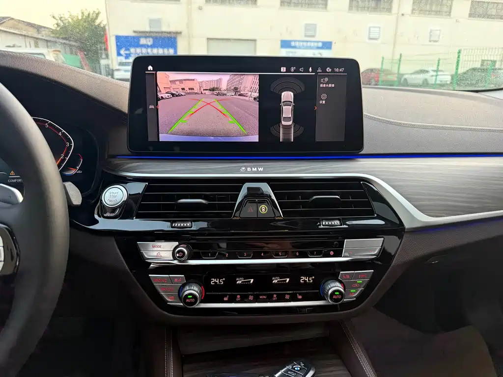 BMW 5 Series 2022 — фото 14
