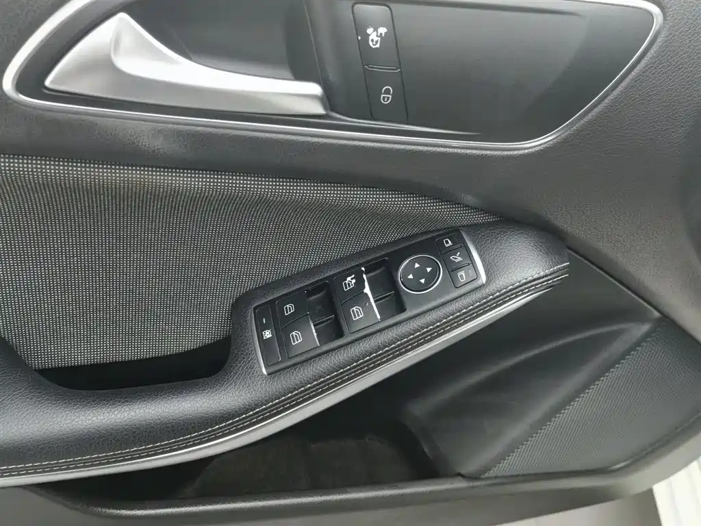 Mercedes-Benz A-Class 2018 — фото 9