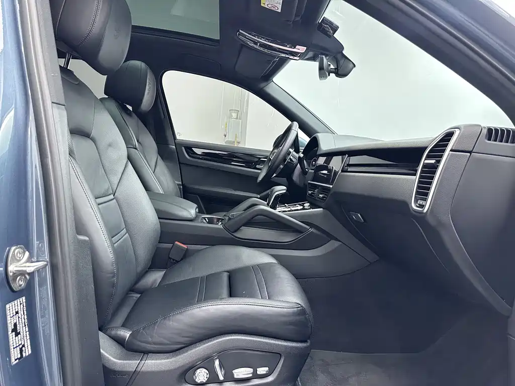 Porsche Cayenne 2019 — фото 13