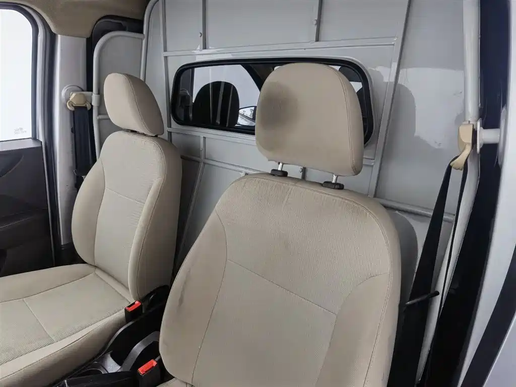 Wuling Hongguang V 2022 — фото 15
