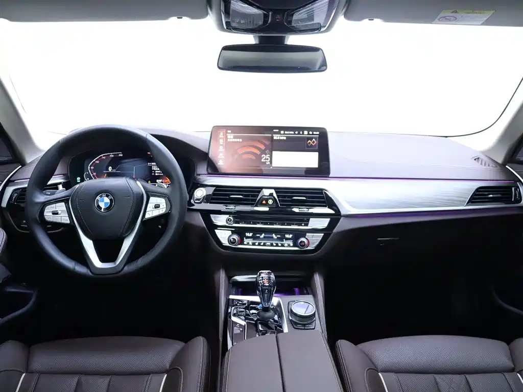 BMW 5 Series 2022 — фото 13