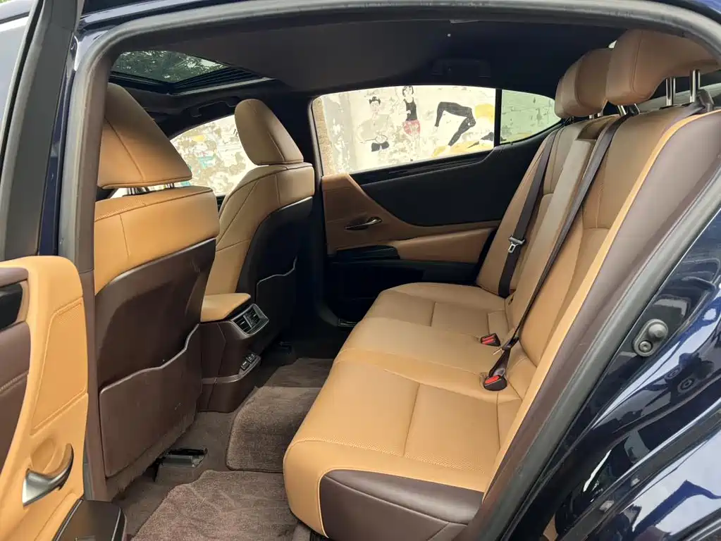 Lexus ES 2020 — фото 10