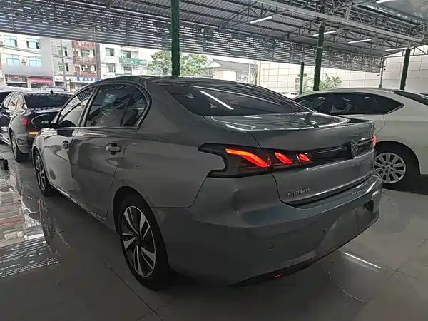 Peugeot 408 2022