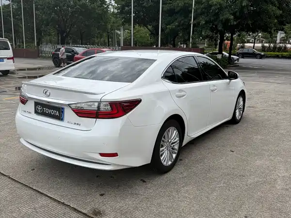 Lexus ES 2017