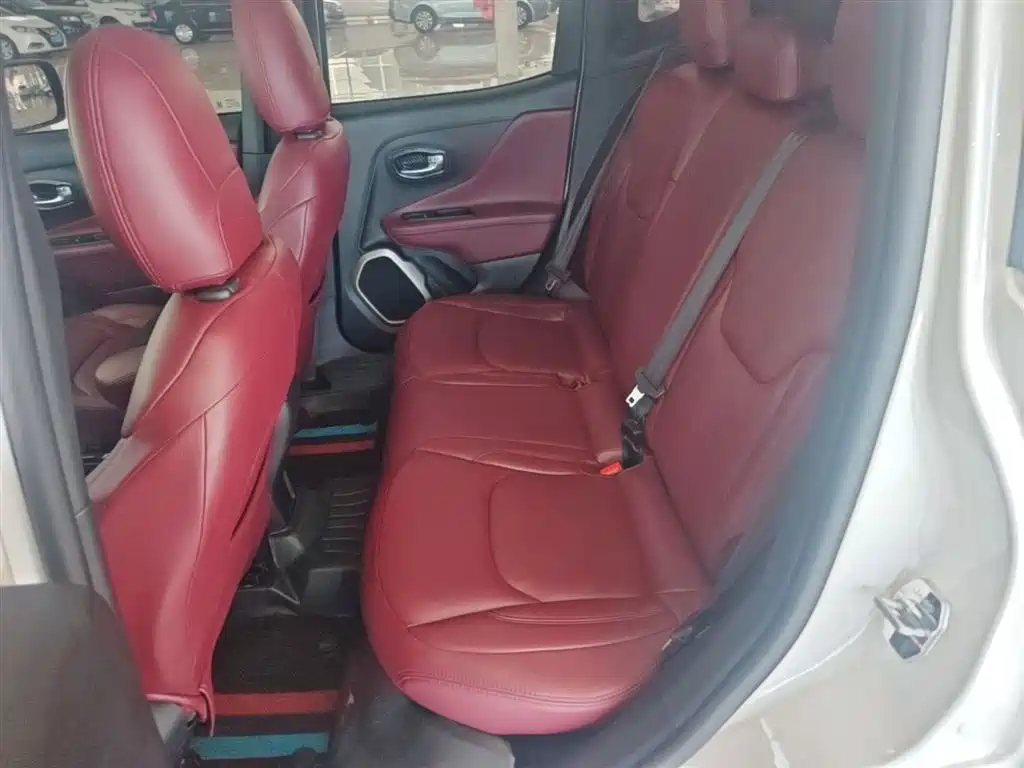 Jeep Renegade 2019 — фото 17