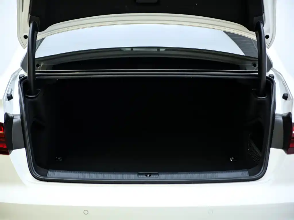 Audi A4L 2021 — фото 16