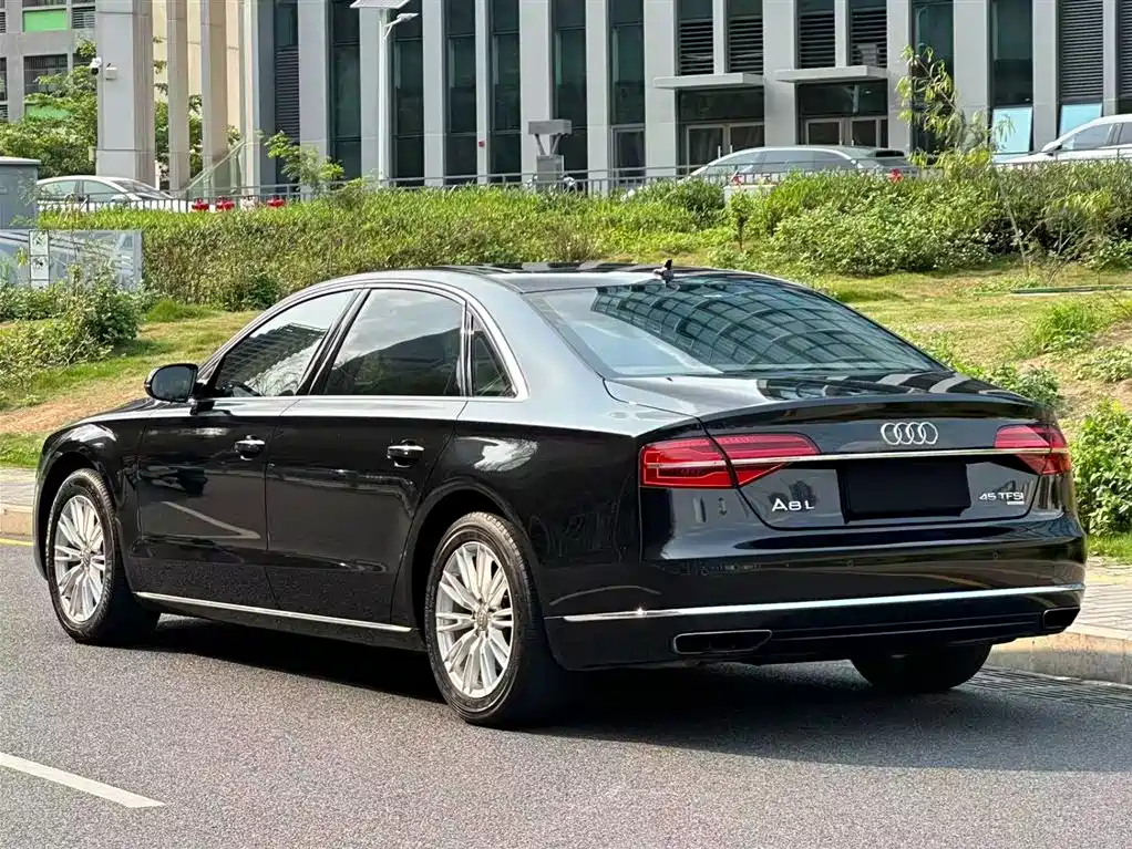 Audi A8 2015 — фото 5