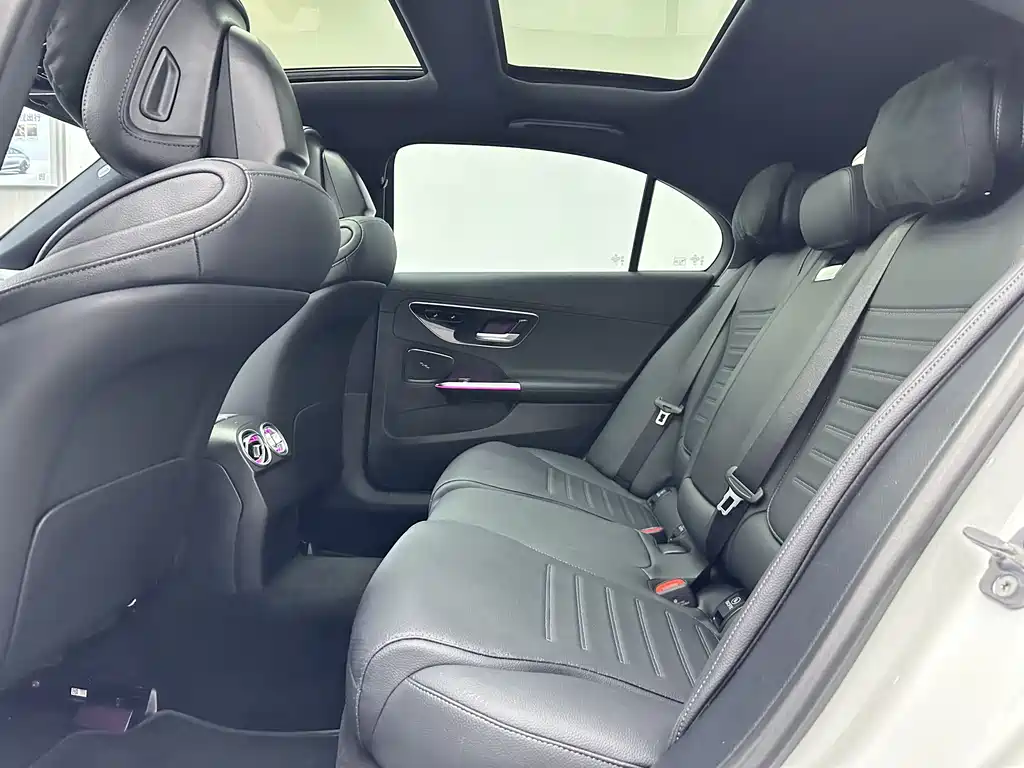 Mercedes-Benz C-Class 2024 — фото 11