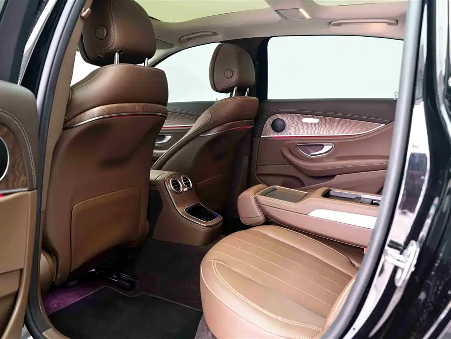 Mercedes-Benz E-Class 2023 — фото 8