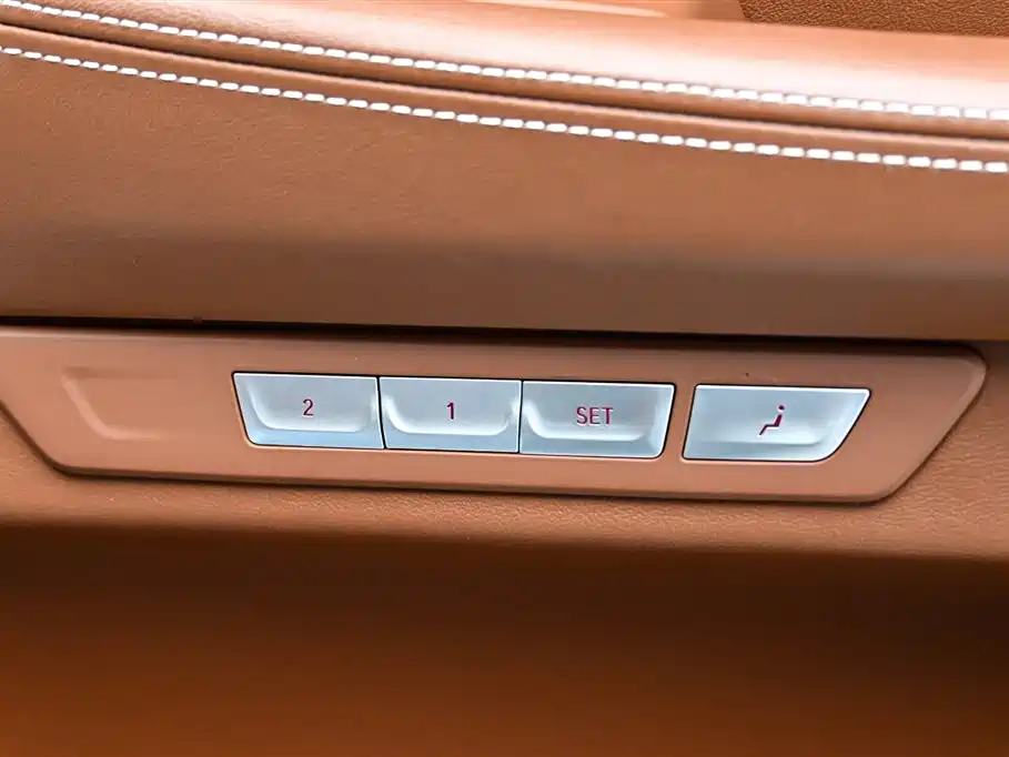 BMW 7 Series 2018 — фото 33