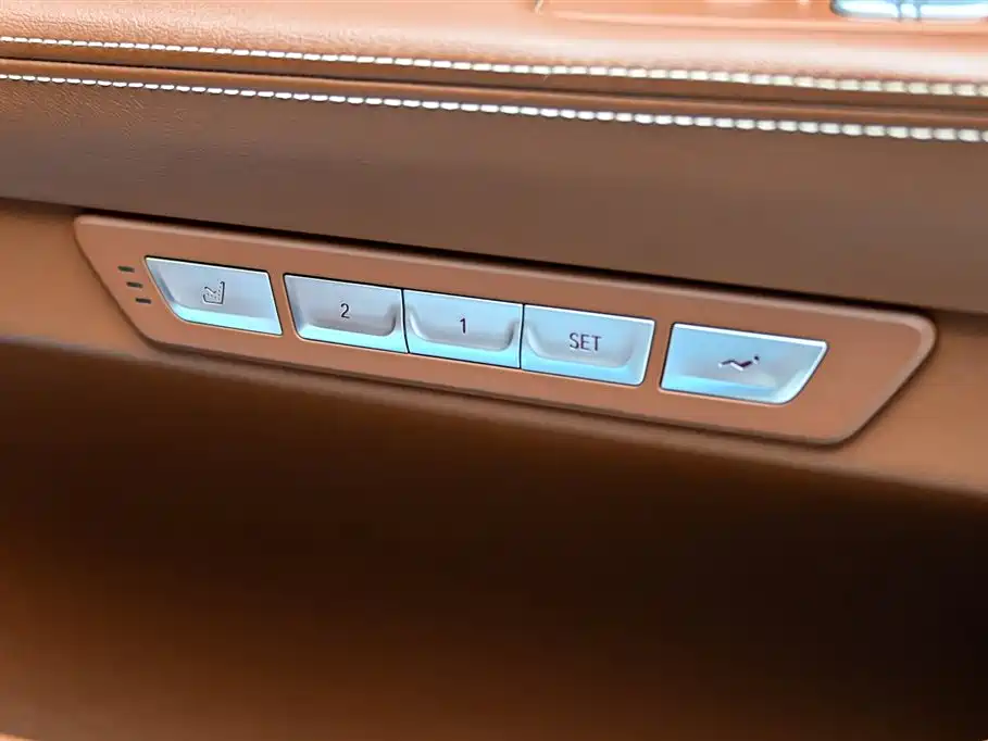 BMW 7 Series 2018 — фото 28