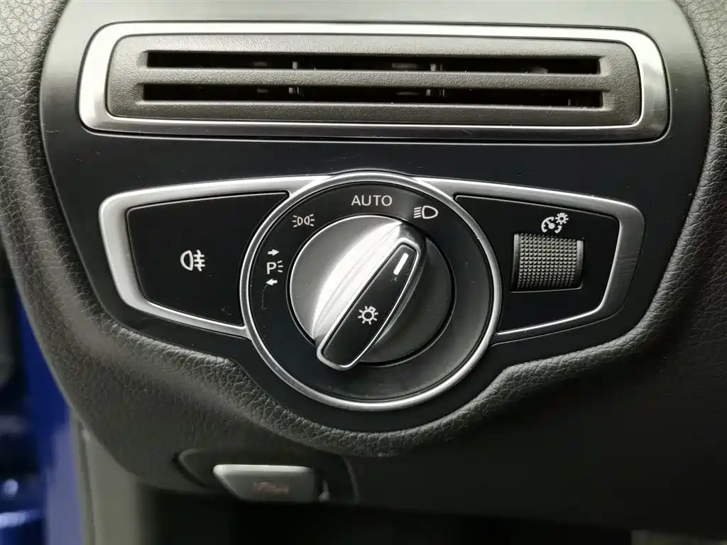 Mercedes-Benz C-Class 2019 — фото 21
