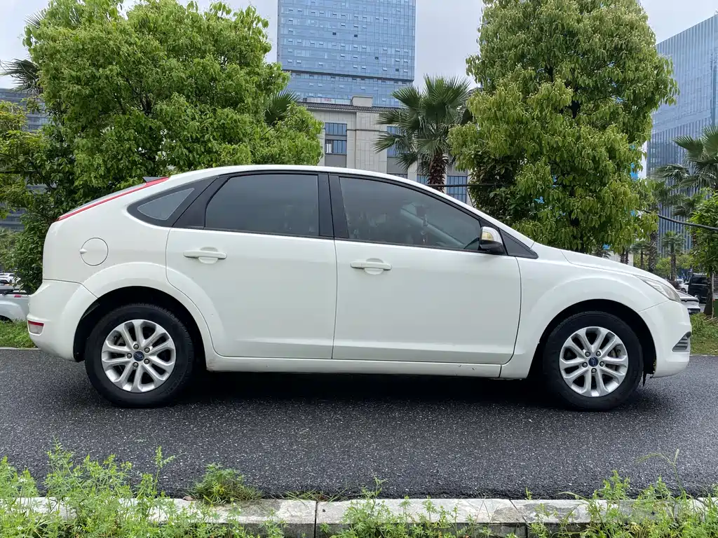 Ford Focus 2015 — фото 5