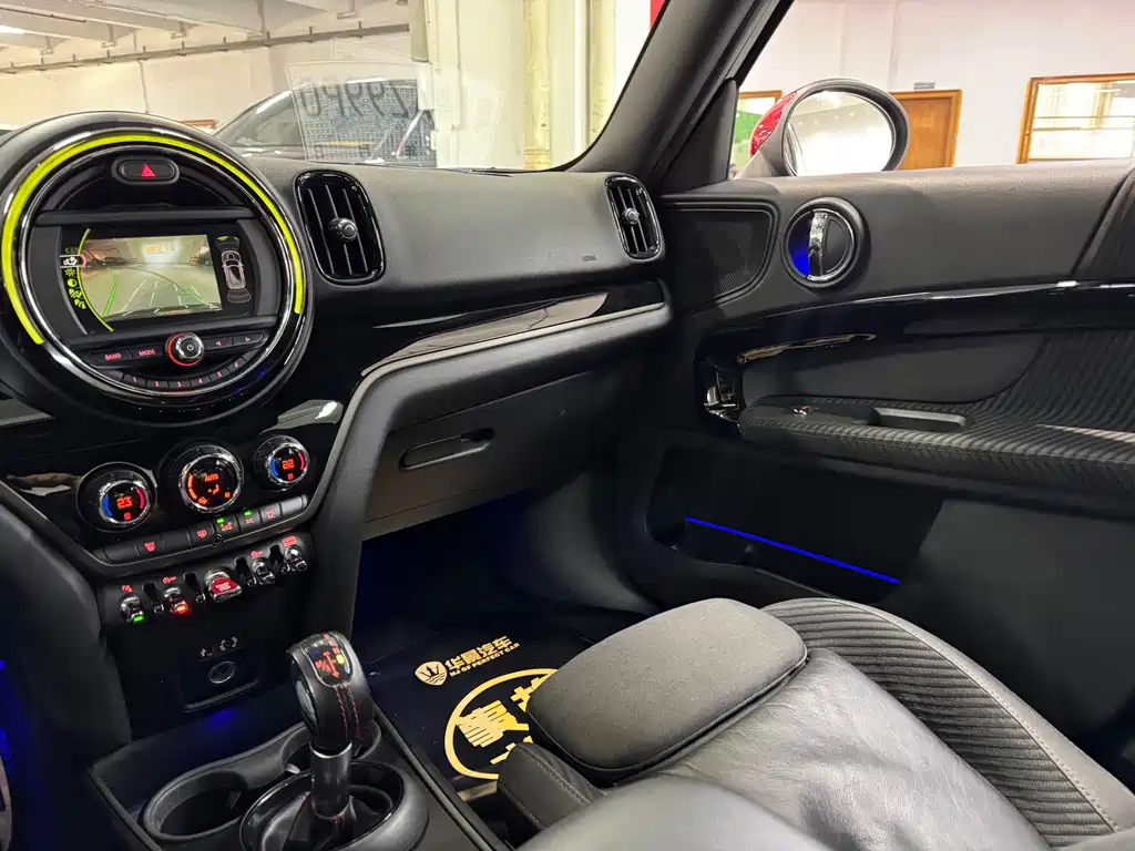 MINI JCW Countryman 2018 — фото 12
