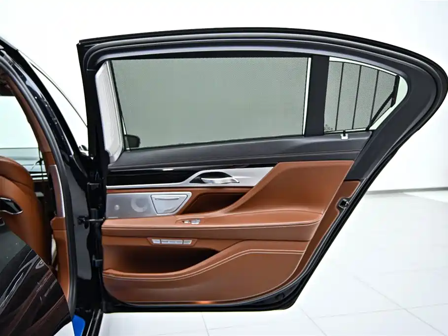 BMW 7 Series 2018 — фото 22