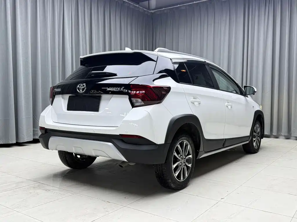 Toyota Yaris L 2022 — фото 4