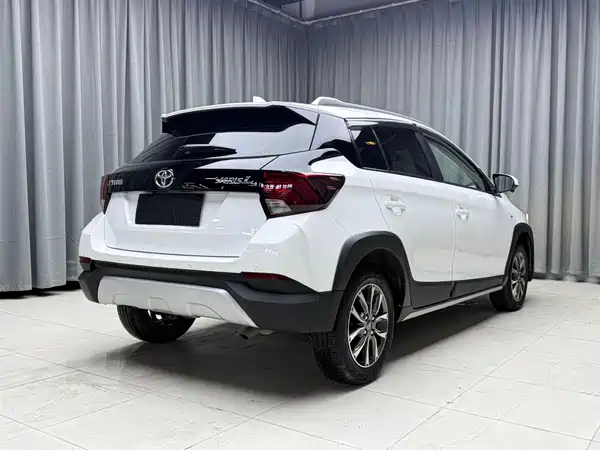 Toyota Yaris L 2022