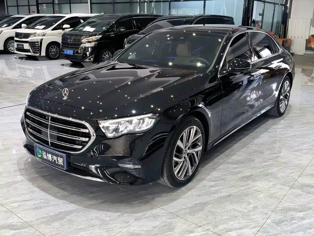 Mercedes-Benz E-Class 2025 — фото 1