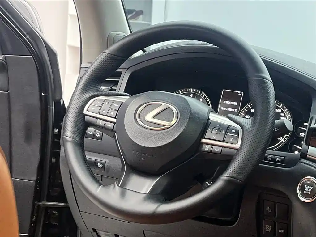 Lexus LX 2018 — фото 11