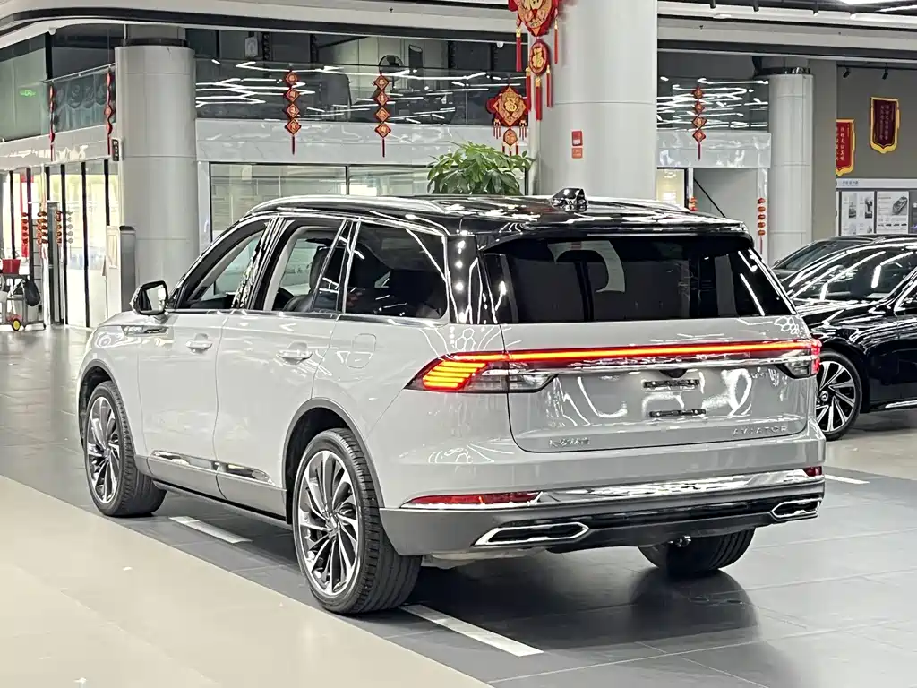 Lincoln Aviator 2024 — фото 8
