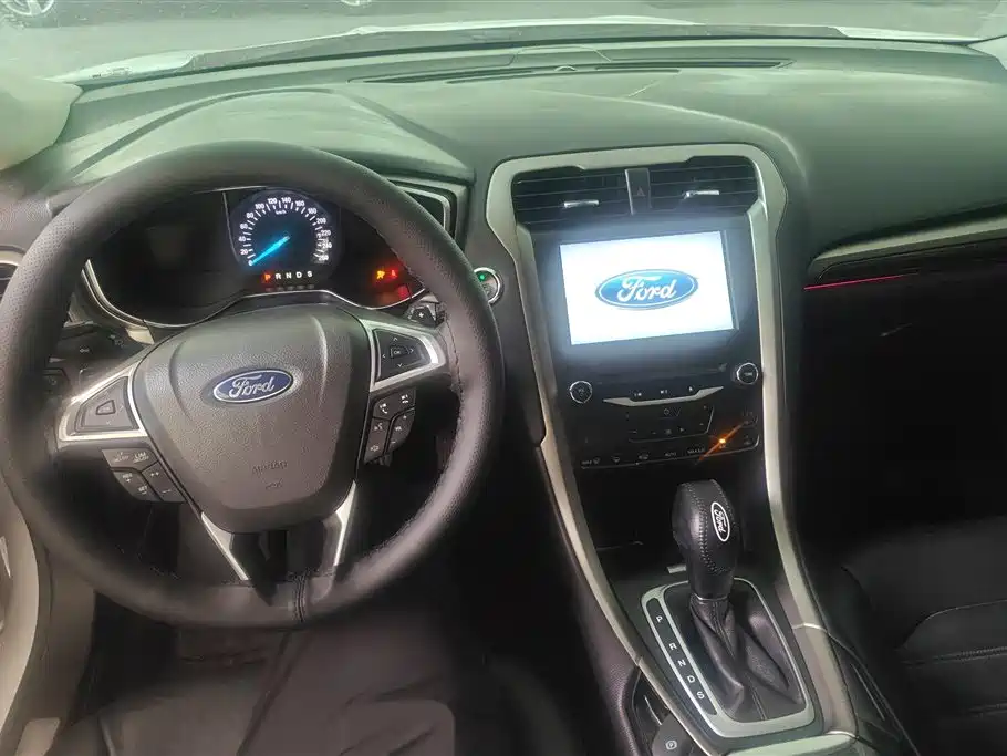 Ford Mondeo 2013 — фото 12